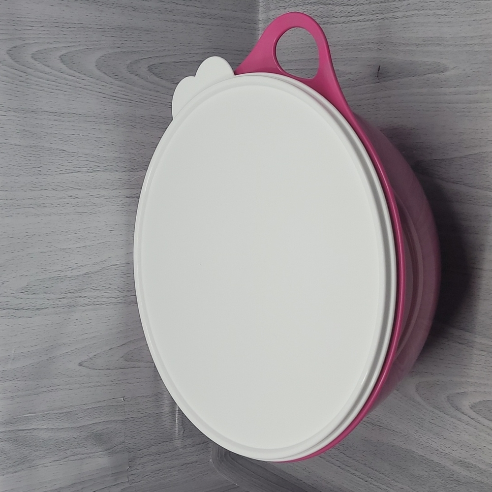 Tupperware  That's A Bowl  Pink 4.5 L New